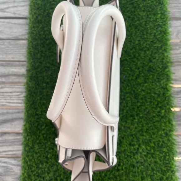 Michael Kors Carmen small flap satchel - Picture 6 of 9